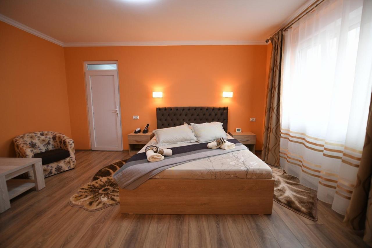 Apartament Trident Haţeg エクステリア 写真